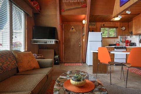 HDMI TV with cable, netflix, and blu-ray