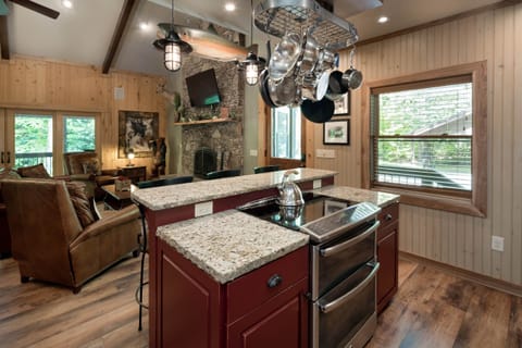 Huffman Creek Retreat -Chestnut-6