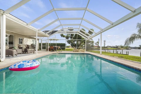 Salt Water heated Pool w/cage