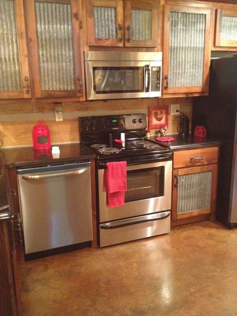 All appliances are new, custom built cabinet, granite tops, dishwasher