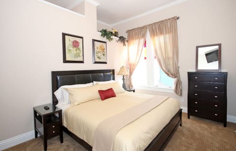 Gorgeous King Bed with Memory Foam Mattress.