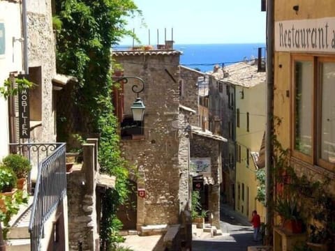 Haut de Cagnes - The restaurant street 