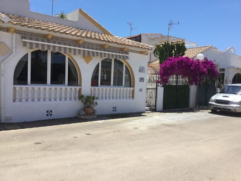 Front of the house , pool in front of sun lounge straight opposite the house