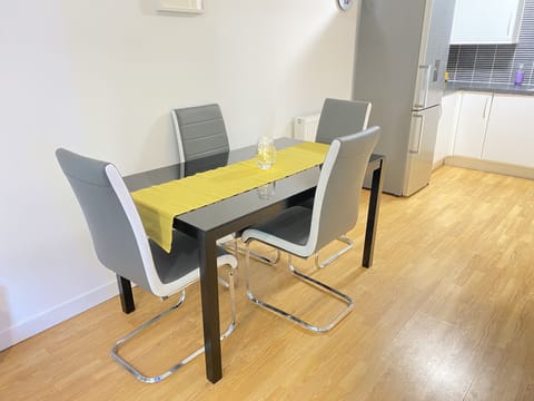 OPEN PLAN DINING AREA