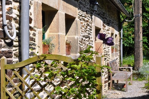 South facing front of Gite du Vert Rivage at Stang Korvenn
