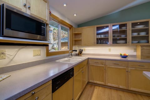 7ccf184b-ea44-48e0-8795-37d8a3a64b8c