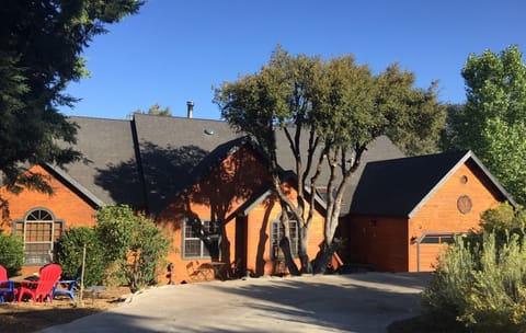 Heidi's Retreat-perfect escape to our mountain cabin for groups large & small