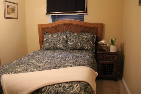 Upstairs bedroom Queen