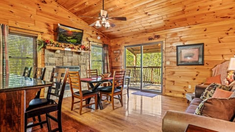 Main Level - Dinning for 7 between the table and island seating.