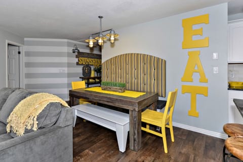 Dining Area with banquette