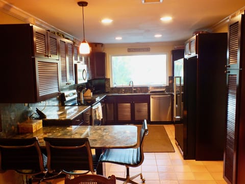 Fully equipped kitchen with breakfast bar and state of the art appliances