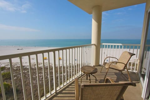 601West - Beach/Gulf/Waterfront top corner Private Balcony, Renovated Dec 2022