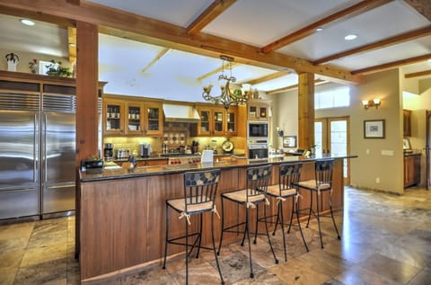 Huge Chef size kitchen with seating