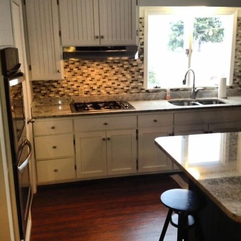 Gas Range, Double oven, Wine and beverage fridge