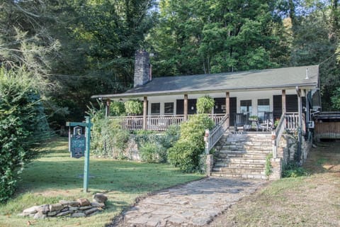 Beautiful log and stone cabin for your mountain memories