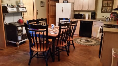 fully stocked kitchen,everything except groceries