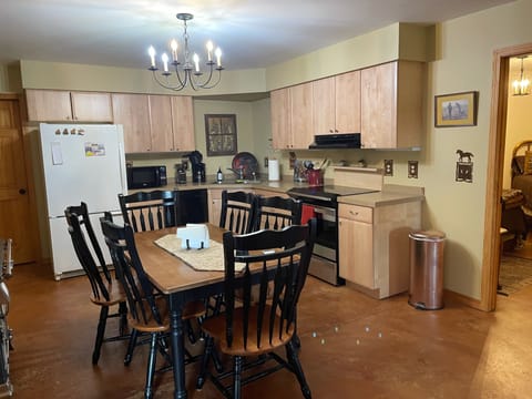 Fully stocked kitchen, all you need is groceries