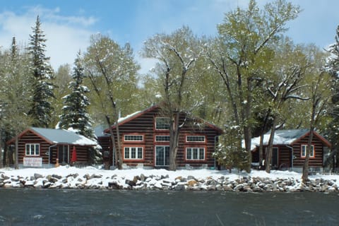 Free Snowshoeing at Riverside Meadows