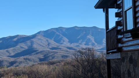 Looking straight into The Great Smoky Mountain National Park, notice only 1 roof