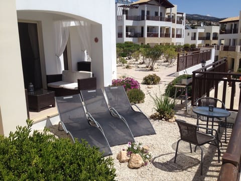 No need to go down to the pool just to sunbathe