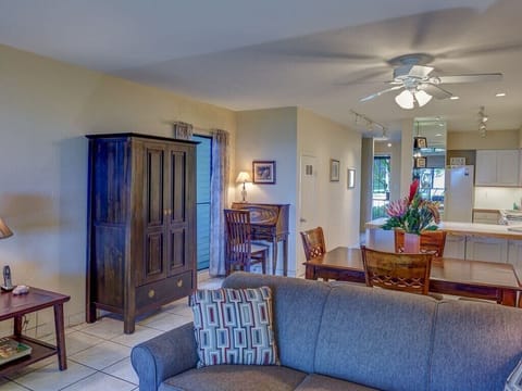 End unit with side window and nook