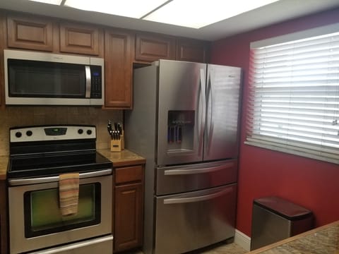 Brand new fridge/freezer with plenty of storage and filtered water dispenser. 