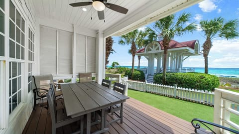 Beautiful Scenery While Dining on The Back Porch Facing The Gulf of Mexico!
