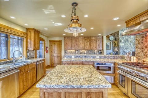 Yes that is a Double Oven makes every meal perfect!