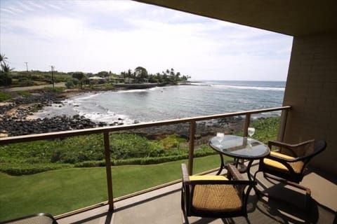 Relax and enjoy the ocean & a cold drink on the Lanai 