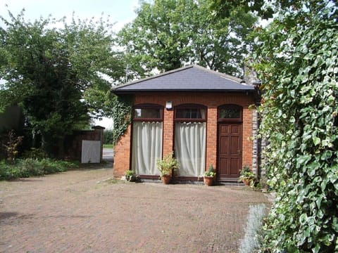 THE COACH HOUSE
