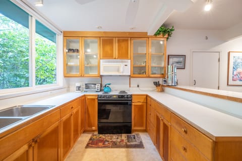 Kitchen with Garden view!