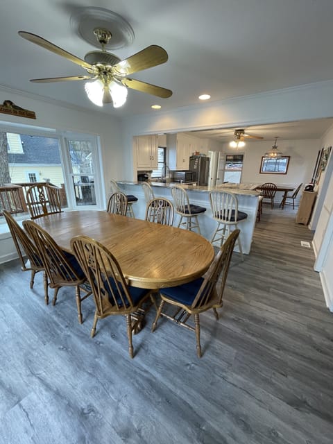 Expandable Dining Room Table