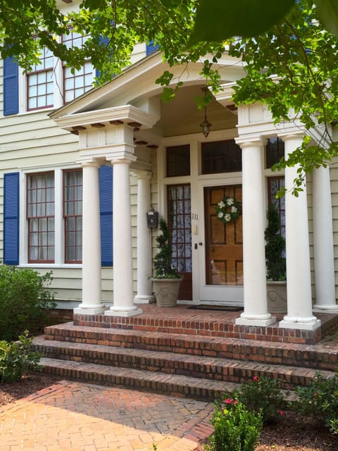 Welcome to the Magnolia House
