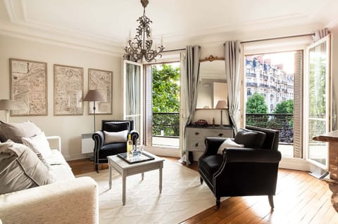 Welcome to the Volnay - enjoy a stunning view of the Eiffel Tower!