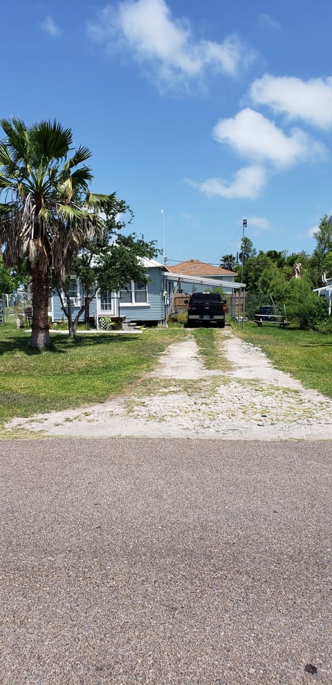 Long driveway with lots of parking