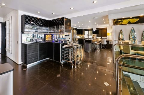 Wet Bar, Stocked with Glasses for all Occassions Sleek Retreat Mission Bay Vacation House Rental