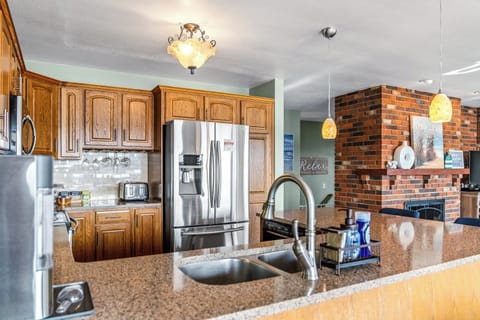 [Kitchen] Fully stocked & equipped