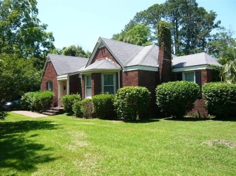 Front of 'Paula Deen House'