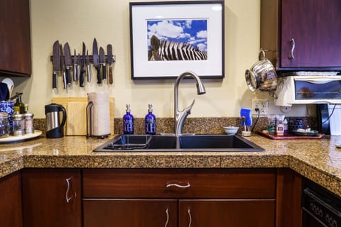 new touchless kitchen faucet! I can't express how awesome this thing is!
