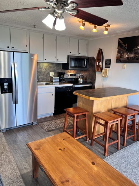 Dining area - 5 seats