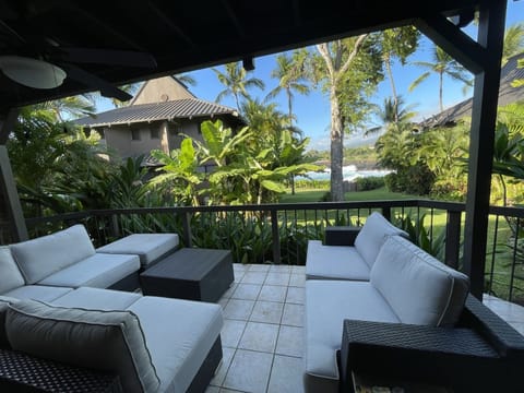 Lanai overlooking the ocean and garden