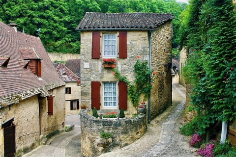 Picturesque Petite Maison in the village of Beynac France