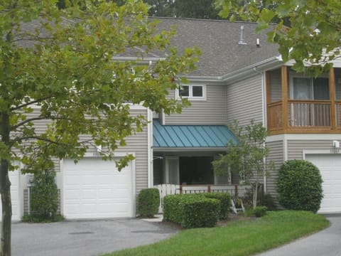 Plenty of space for your whole family. Do yourself a favor and s p r e a d out