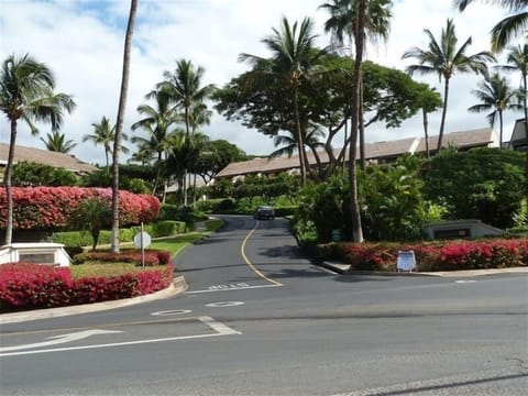 Maui Kamaole Resort Entrance