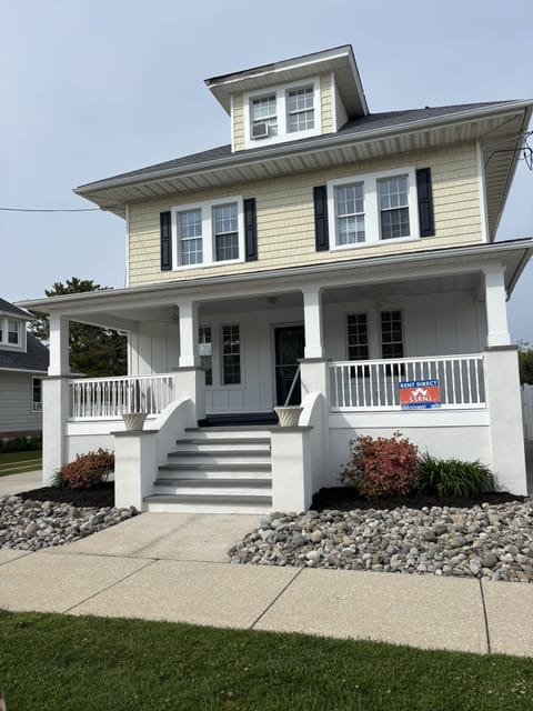 View of home with left and right side driveways ( parking for 8 cars)