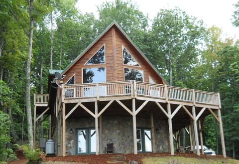 Magnificent luxury cabin on 5 secluded acres with breathtaking mountain views
