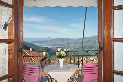 Endless Panoramic Views of the Picturesque Corinthian Gulf Oracle Landscape!