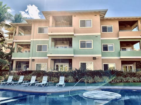 View of the Kahalu’u Beach Villa Complex.