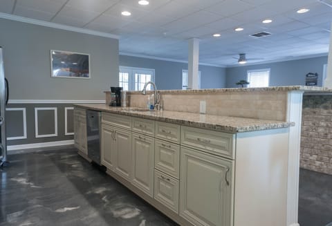 Large counter space, dishwasher included