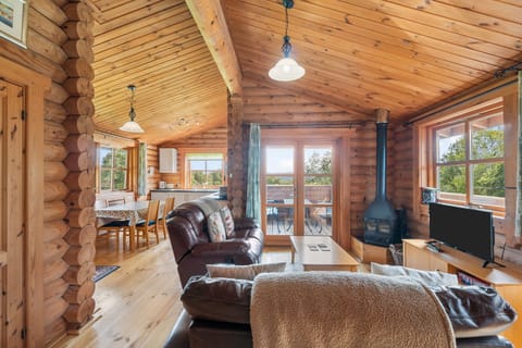 Beautiful interior, all 3 lodges are the same apart from furnishings.